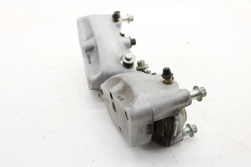 Juego de pinzas de freno delanteras derecha e izquierda Harley Davidson Vrod Vsrca 2003 par Foto 4 de 4