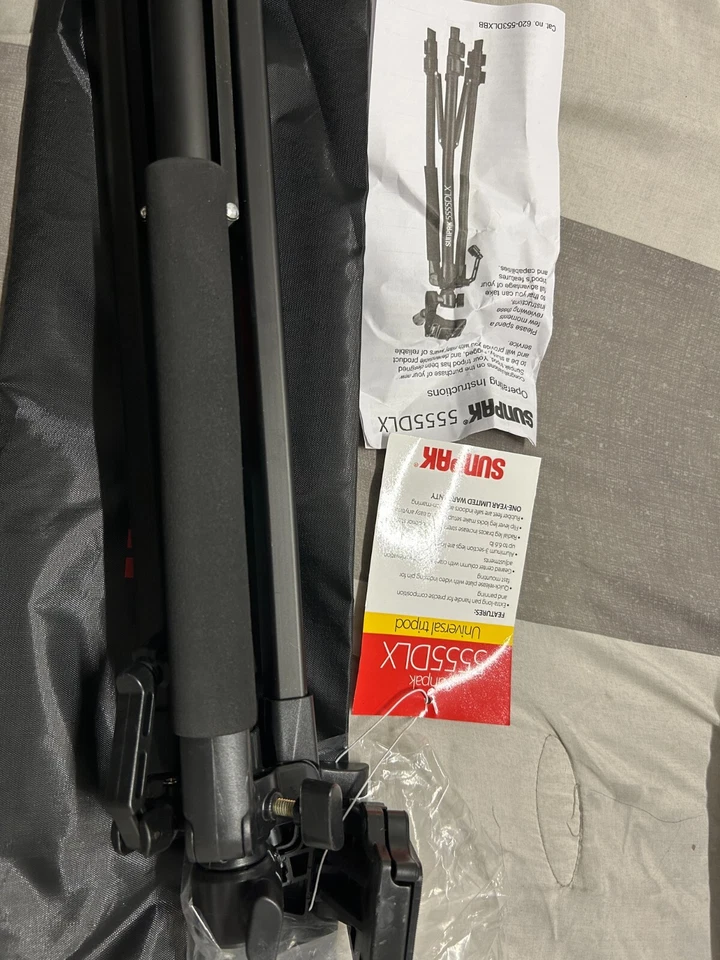 Sunpak - PlatinumPlus 5555DLX Tripod - Black-Extendable Legs and built in level  - Image 2 of 4