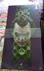 the joker quarter scale figure by hot toys