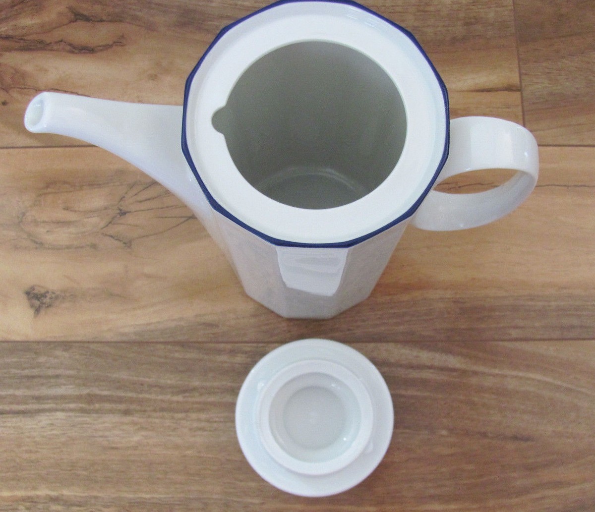 Rosenthal Studio Linie/Line Aegina-Polygon Blue on Rim Rosenthal Studio Linie/Line Aegina-Polygon Blue on Rim
