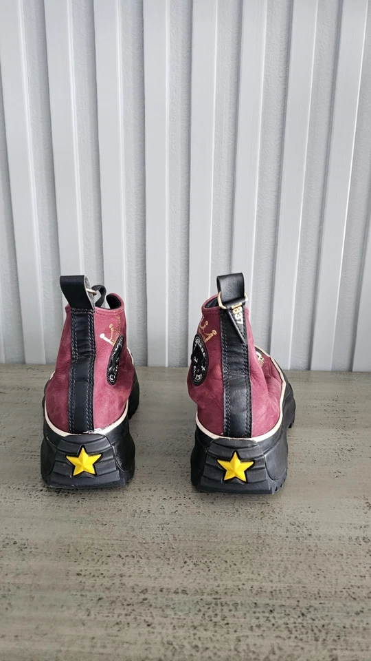 Zapatillas Converse All Star Borgoña Plataforma con Detalle de Cadena Dorada, Talla 8.5 Foto 3 de 4