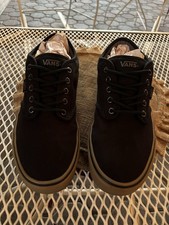Vans Men’s Black Canvas Gum Sole Low Top Sneakers – Size 10