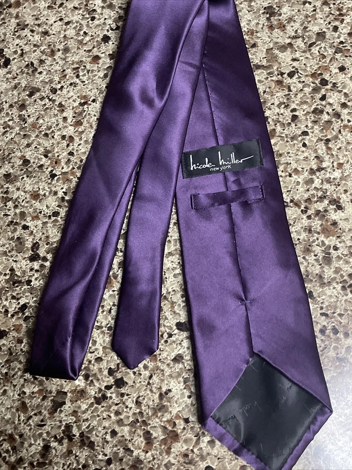 Corbata de cuello lisa resistente a las manchas de seda Nicole Miller púrpura 60" x 3,25" Foto 2 de 4