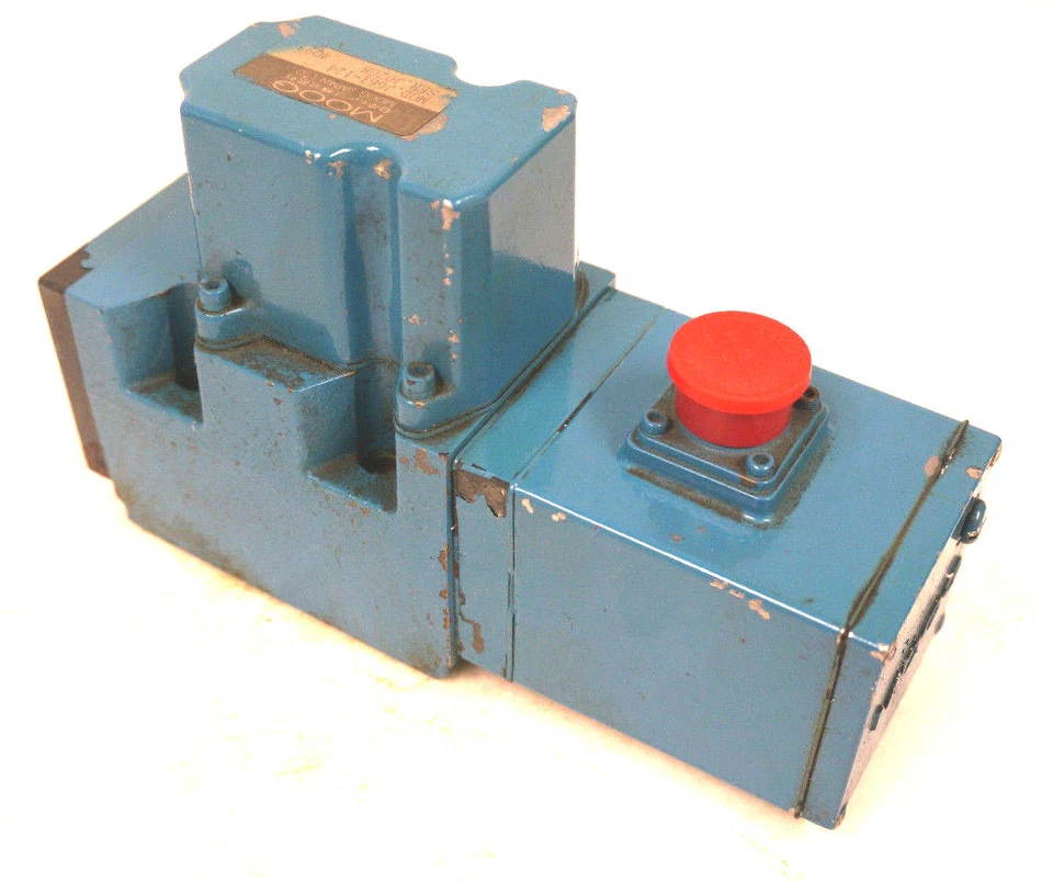 USED MOOG J661-124 SERVO VALVE J661124 - Image 2 of 4