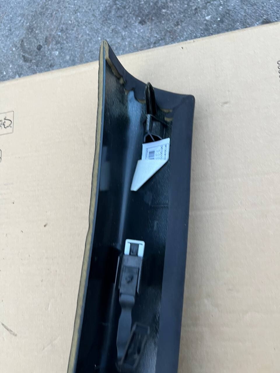 Maserati Ghibli 2017 OEM Front Right A‑Pillar Interior Trim – 670010333