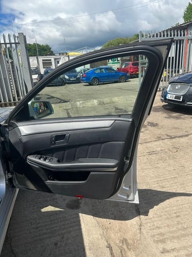 416 Mercedes E-Class S212 Facelift 2014 Silver 2.2 Diesel OM651.924 For Breaking - Picture 18 of 24