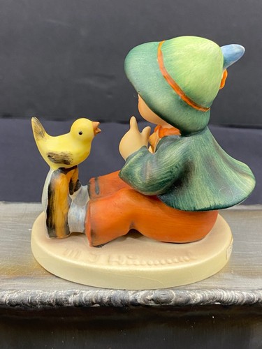 Estatuilla de porcelana alemana Hummel Goebel #63 lección de canto TMK5 - Imagen 6 de 8