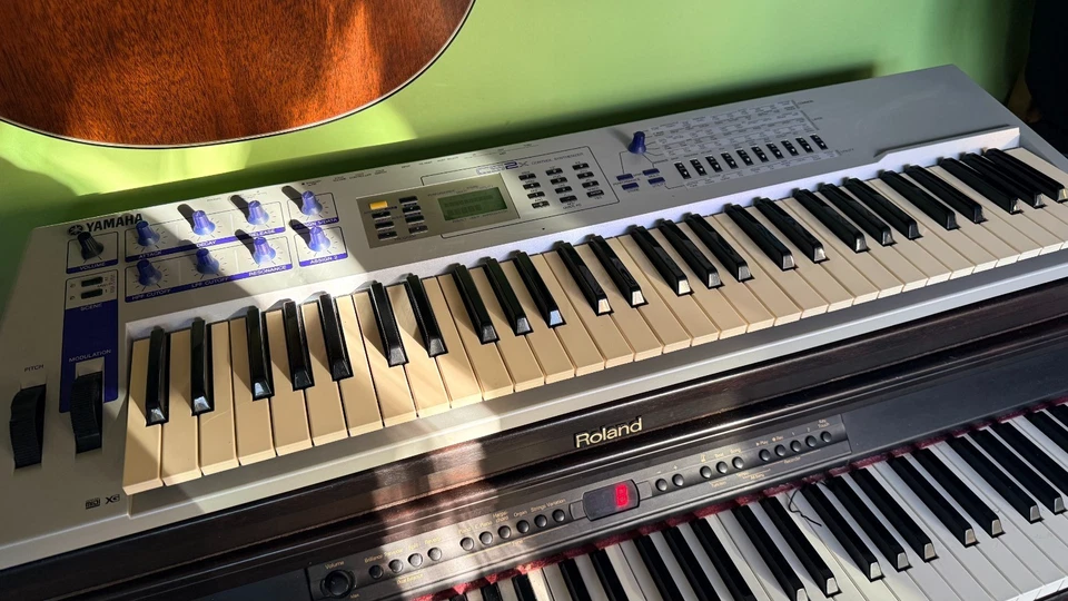 Yamaha CS2X Polyphonic Digital Keyboard Synthesiser Synth - Image 2 of 4