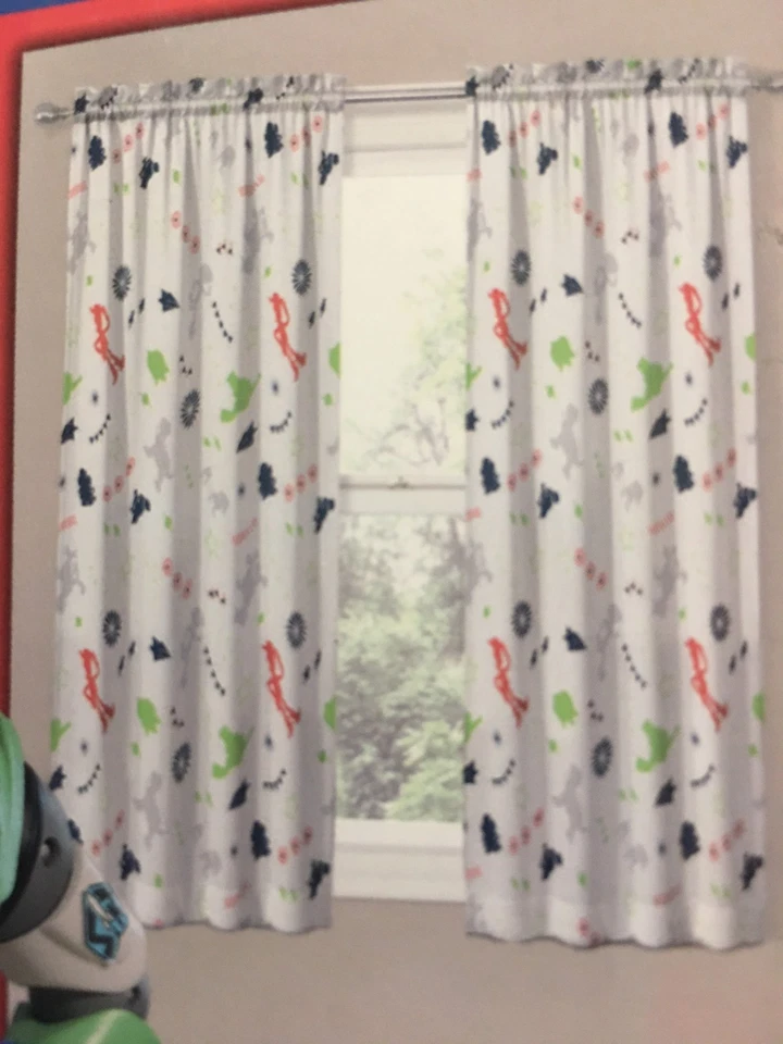 DISNEY Toy Story 4 cortinas de ventana 2 paneles 42 pulgadas X 63 pulgadas resplandor en la oscuridad NUEVO Foto 3 de 3