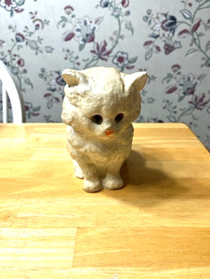 EARLY 1900S PAPIER MACHE EGG CARTON PULP SITTING WHITE CAT WITH GLASS EYES