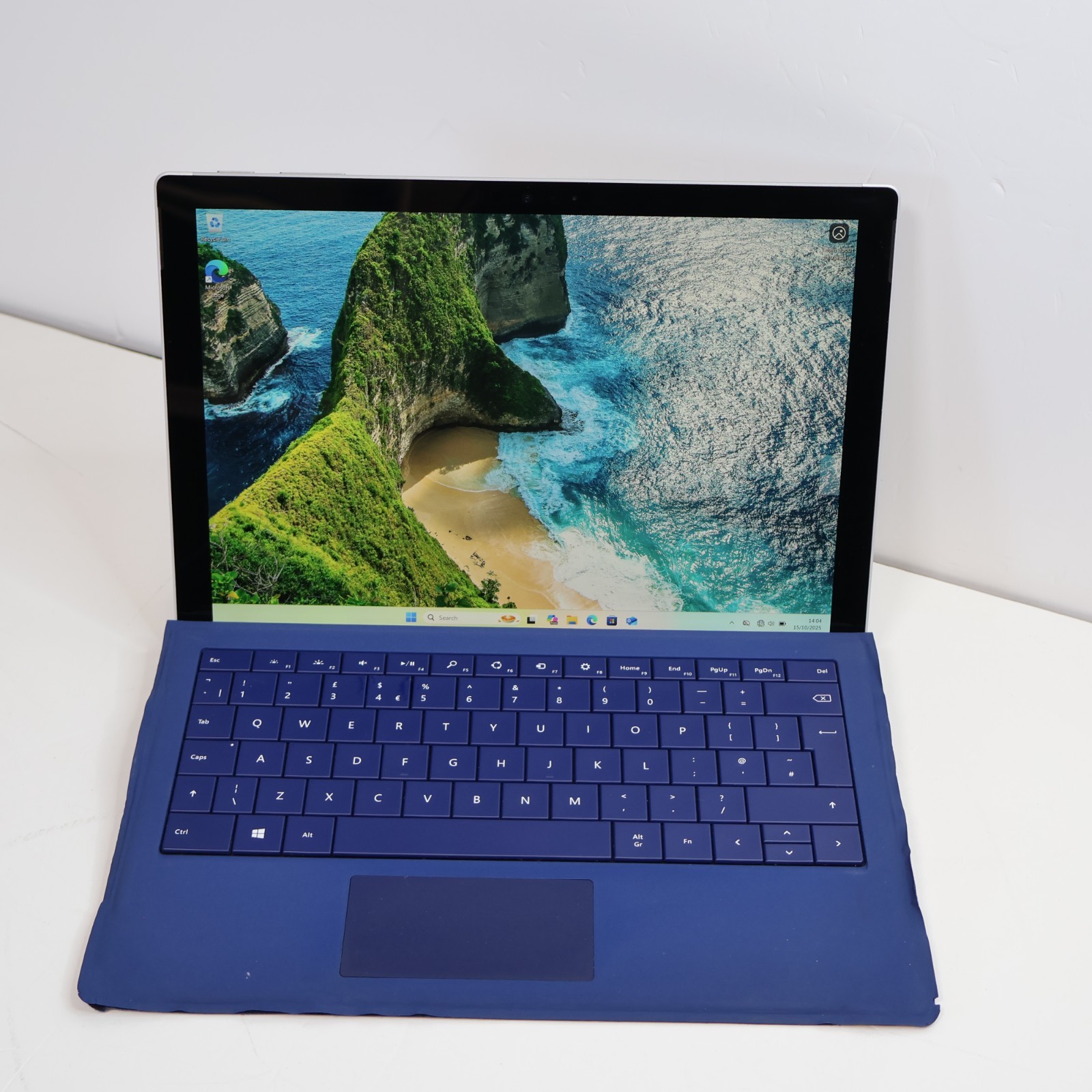 Microsoft Surface Pro (2017) i5-7300U, 8GB, 256GB SSD, 12.3" Touchscreen, W11Pro