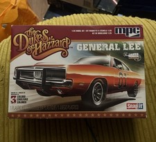  MPC 1/25 Dukes of Hazzard General Lee 1969 Dodge Charger modello in plastica - nuovo