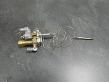 système de bouton  pour cuisinière Indesit model is67g1kmw/e(occasion)