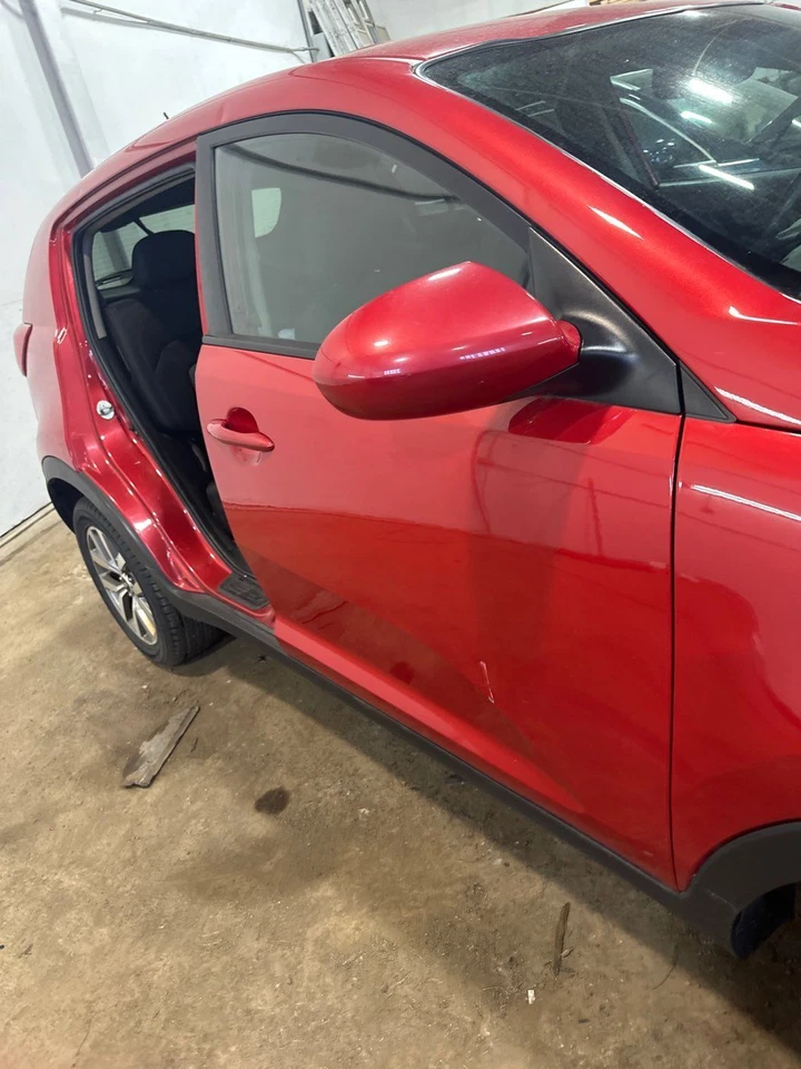 Used Front Right Door Assembly Front fits: 2014 Kia Sportage w/o solar Front Rig Foto 4 de 4