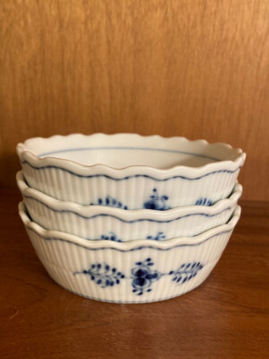 3 x Royal Copenhagen *Musselmalet * Blue Fluted bakke *small dish #2320  #333
