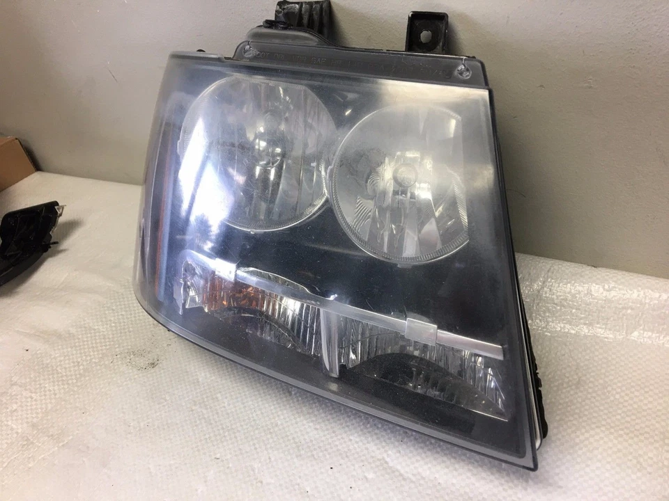 2007 2008 2009 2010 2011 2012 2013 CHEVROLET TAHOE SUBURBAN AVALANCHE HEADLIGHT - Image 3 of 4