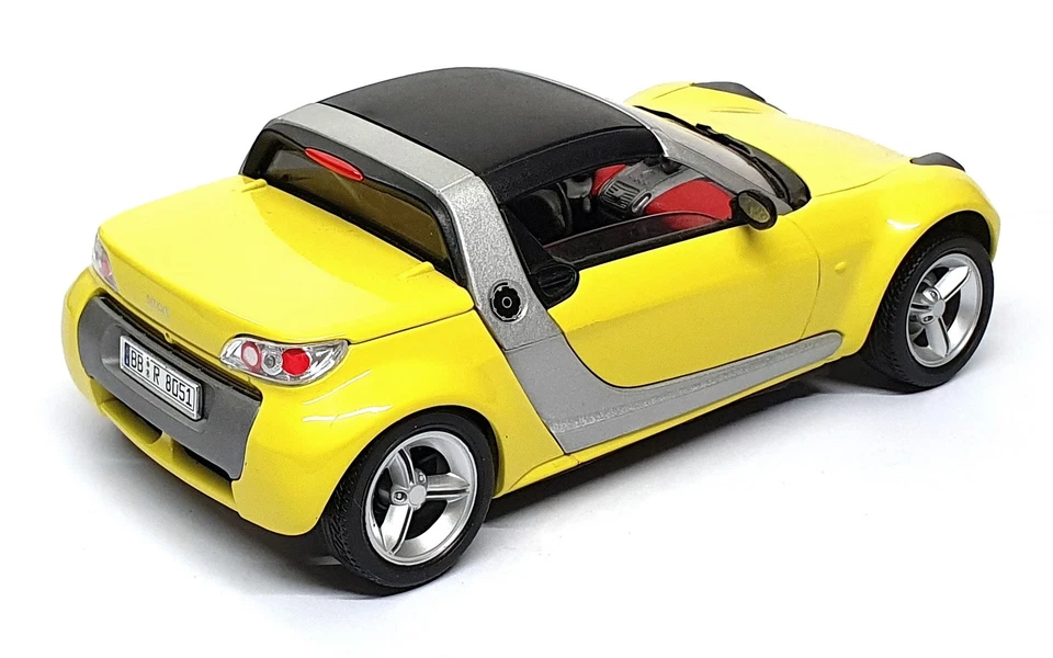 Burago 1/18 Scale Diecast 26725N - Smart - Yellow  - Image 2 of 4