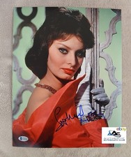SOPHIA LOREN AUTOGRAPH SIGNED 11x14 PHOTO ITALIAN SEXY HOT BECKETT BAS