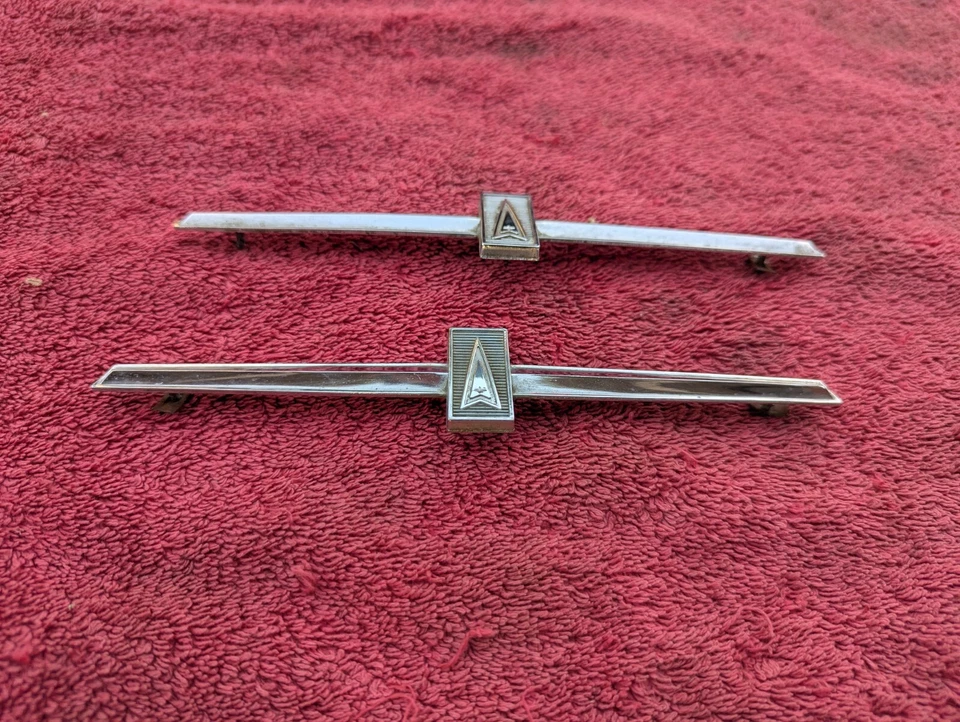 1964 Pontiac GTO Lemans Tempest & 1965 Lemans Door Panel Emblem Set Original - Image 4 of 4