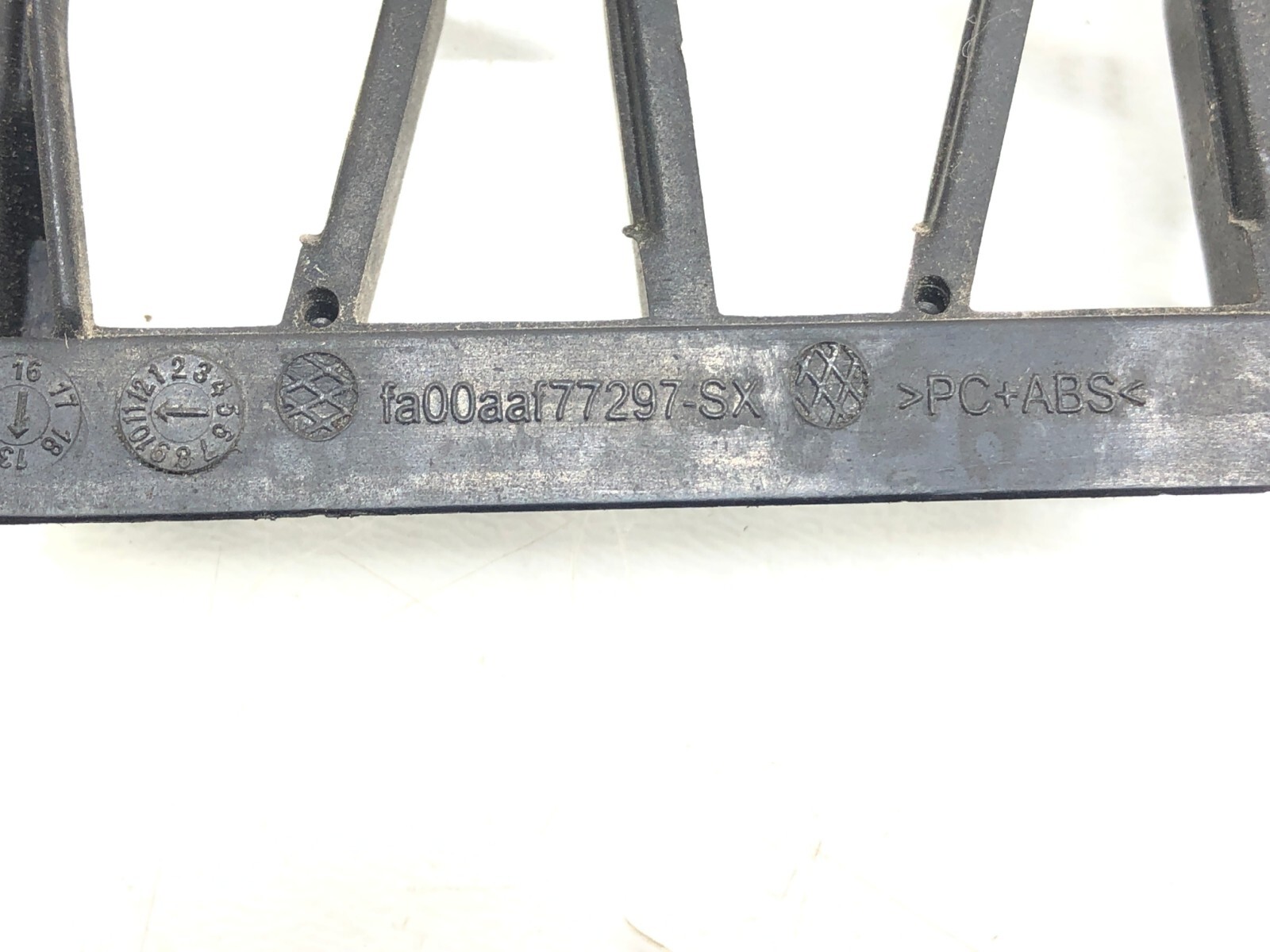 2014-2017 MASERATI GHIBLI LEFT RIGHT FRONT BUMPER GRILLE OEM.