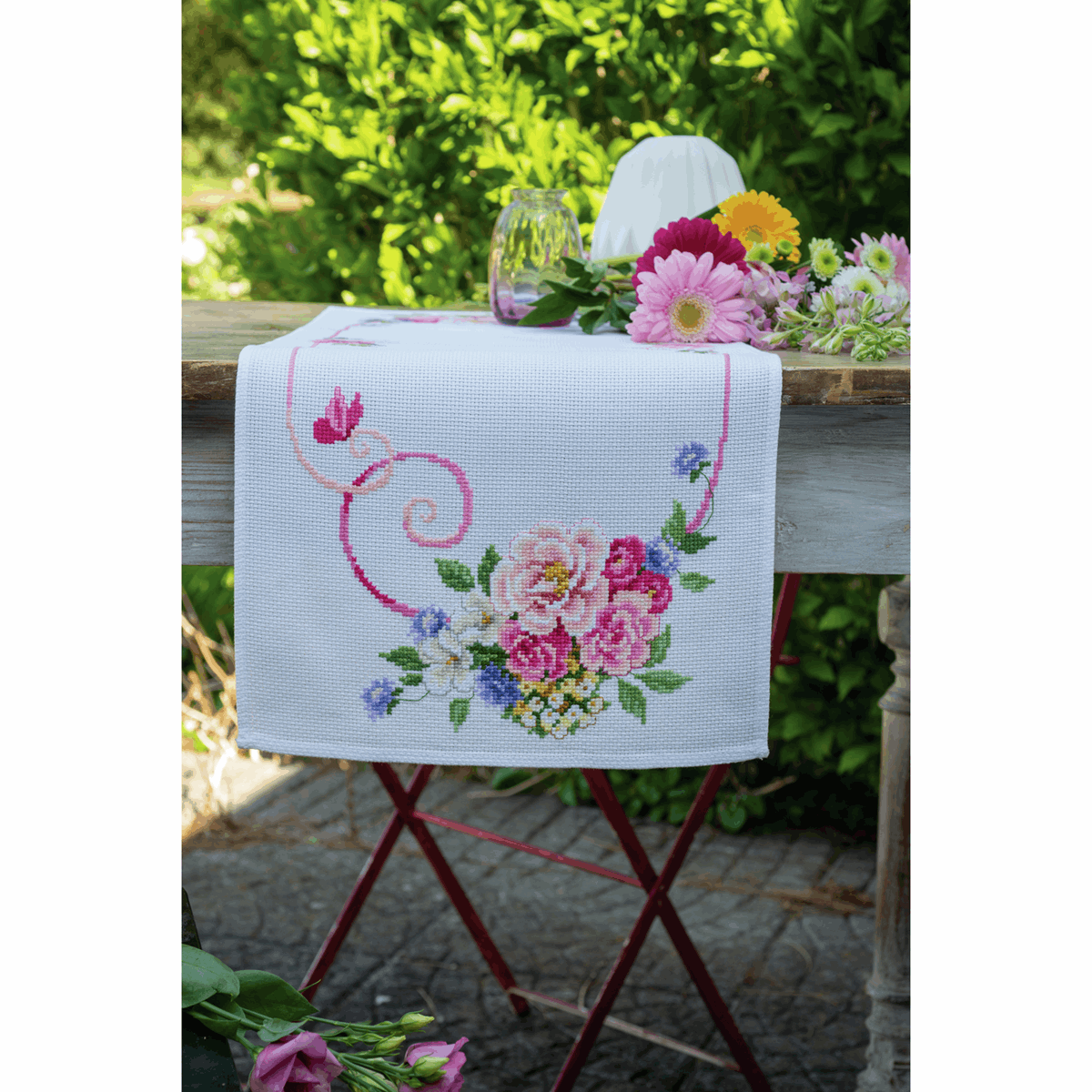 Vervaco Counted Cross Stitch Kit: Table Runner: Classic Flowers Bouquet - Image 3