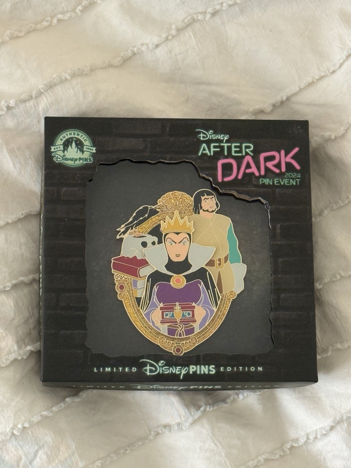 Disney After Dark Evil Queen & Huntsman Mini Jumbo Limited Edition Pin LE 500