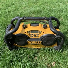Dewalt DC011 Yellow AM/FM Aux No Battery Worksite Radio 7.2 18V - TESTED