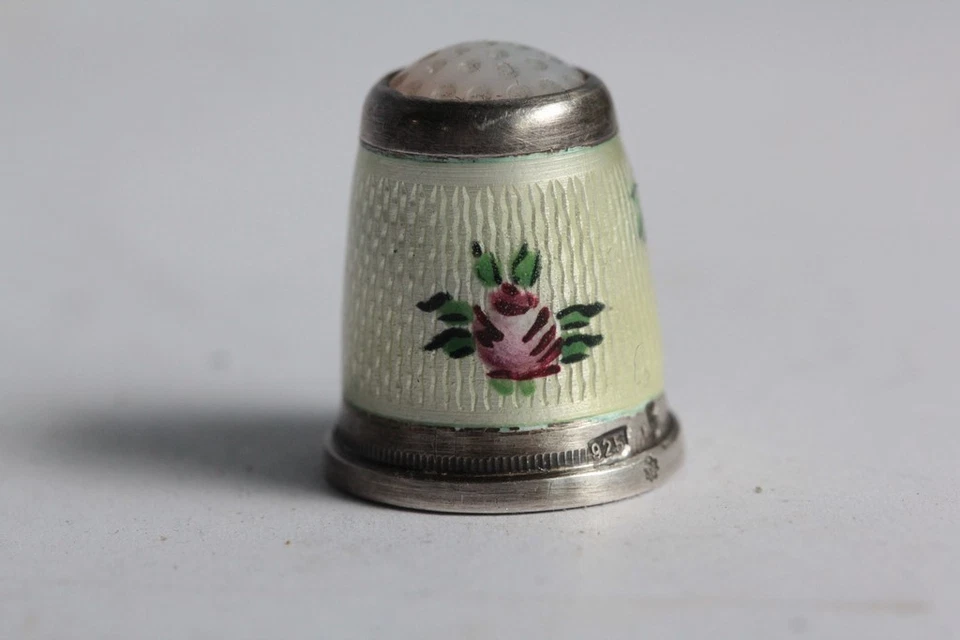 Dadi da cucire argento smaltato guilloché (54895) - Immagine 2 di 4