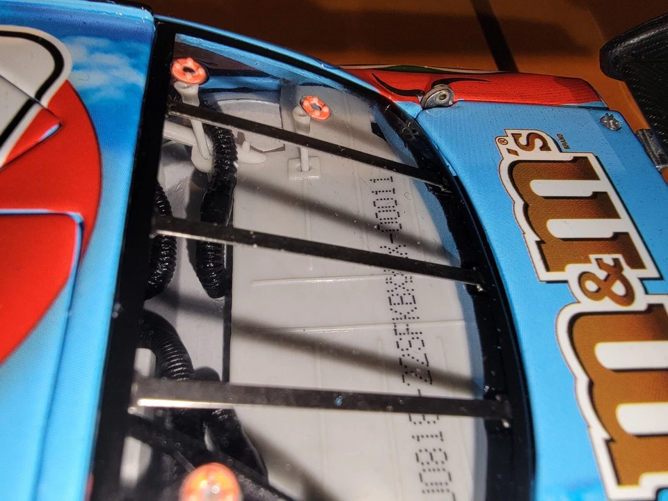 Kyle Busch #18 2008 autografiado M&M/diversión de verano 1/24 Elite Cot Camry - DIN#11 Foto 4 de 4