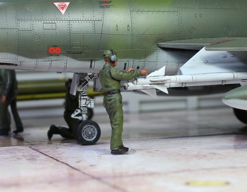 USAF Bodenbesatzung Unterstützung auf Flugplatz 1:48 Pro Gebautes Modell #5 - Bild 2 von 3