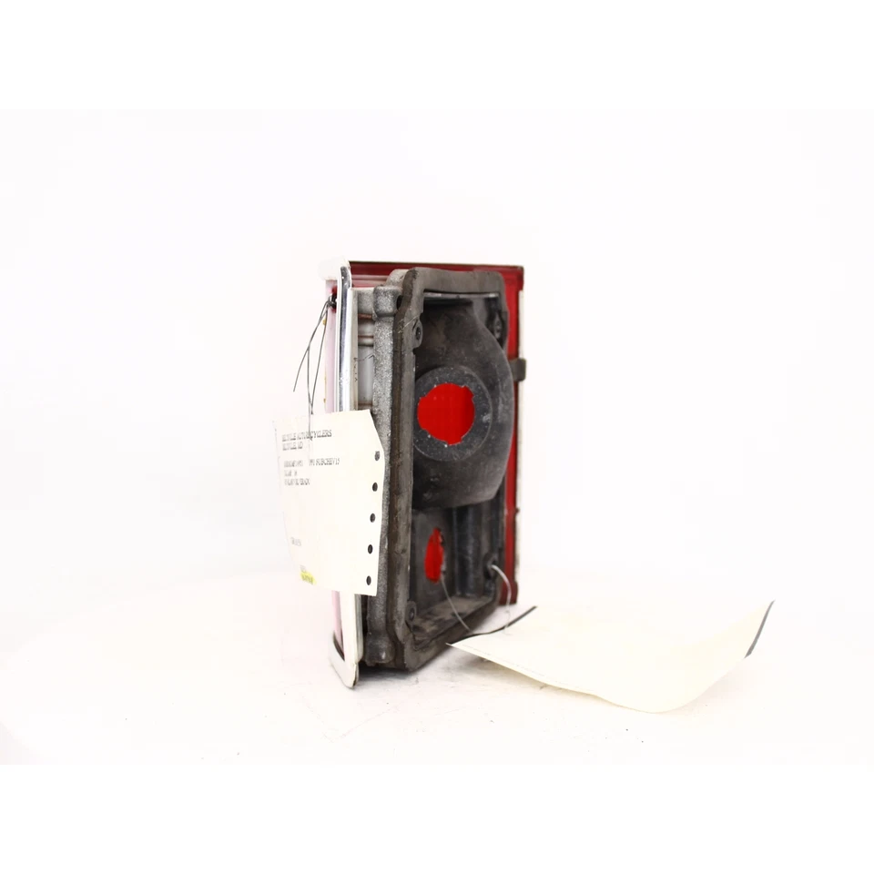 Chevrolet R10 Suburban 1987 lámpara trasera derecha número de pieza - 166-00704AR Foto 3 de 4