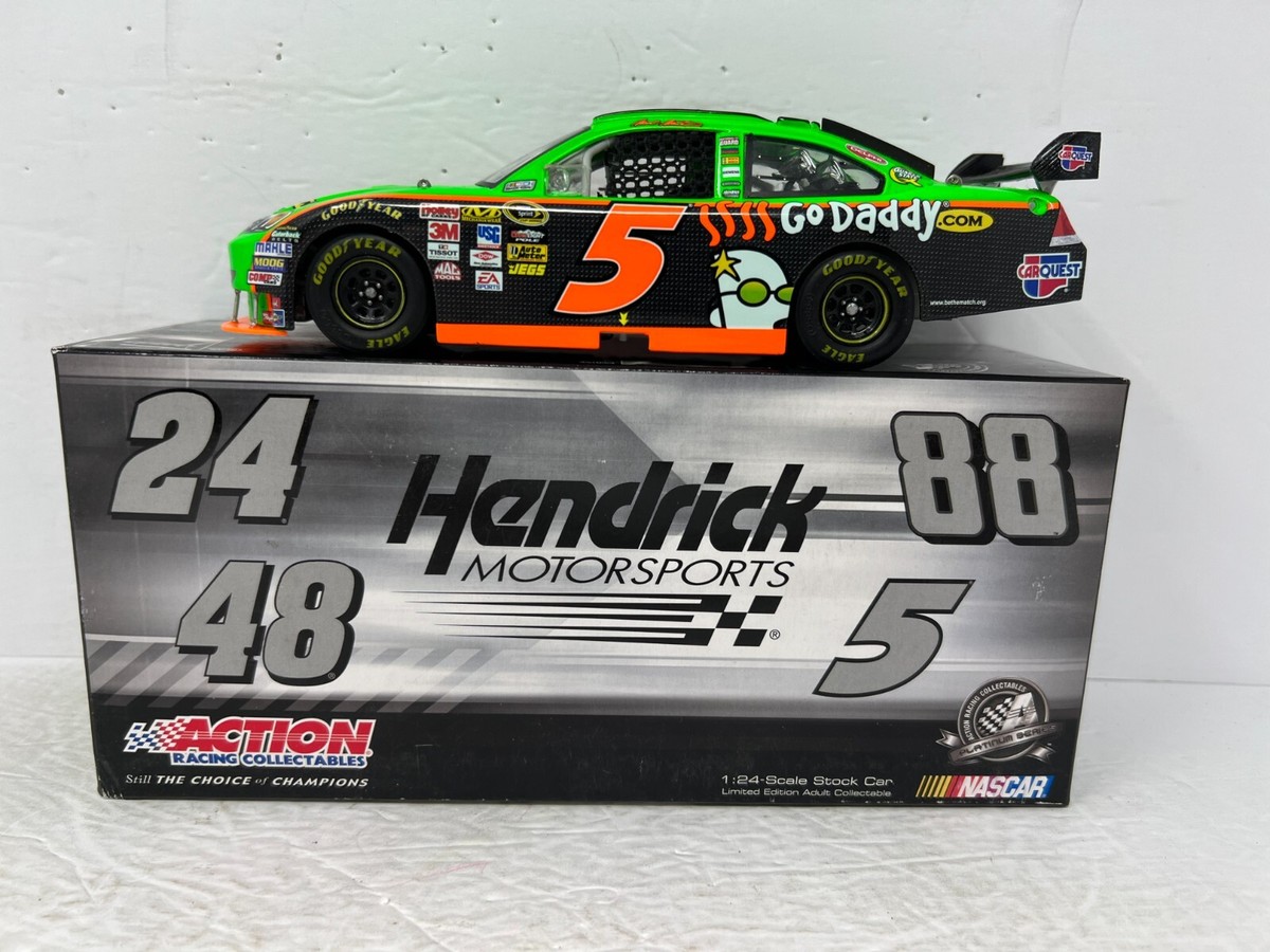 Action Nascar #5 Mark Martin GoDaddy 2010 Chevy Impala 1:24