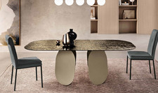 TAVOLO MAYA TONDO/RETTANGOLARE CON BASE IN METALLO E PIANO IN VETRO MARTELLATO