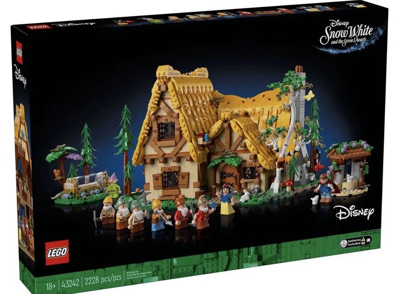 Lego 43242 Snow White Seven Dwarfs Cottage Sealed Disney Set / Express