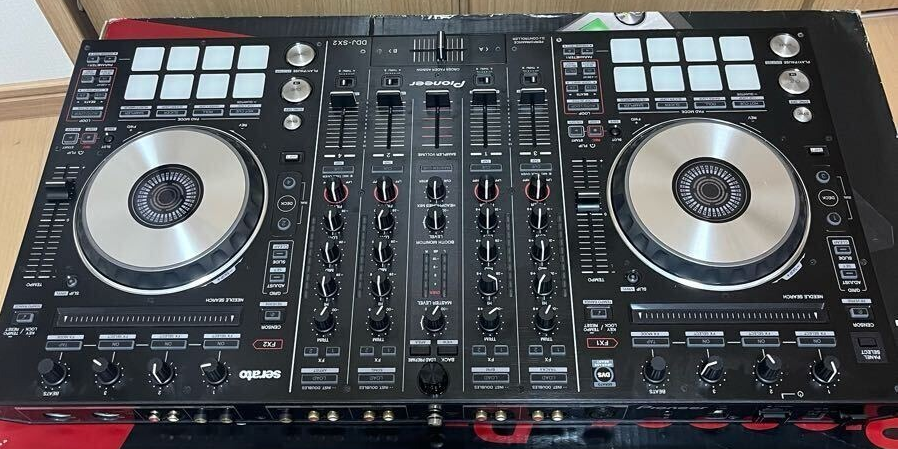 Pioneer DDJ SX2 激安 Pioneer DJ DDJ-SX2 controller in Los Angeles