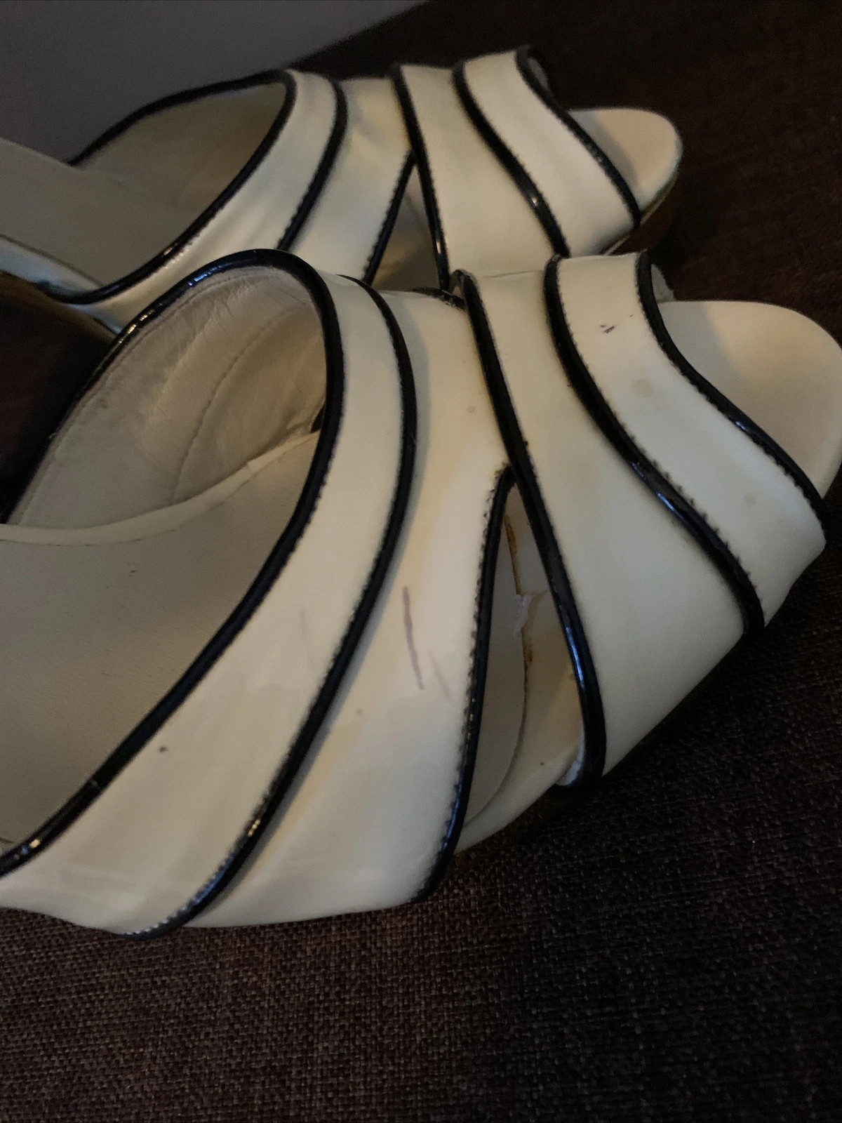 Sandali Miu Miu tacco oro e cinturino superficie décolleté 39 5. Si prega di leggere la descrizione