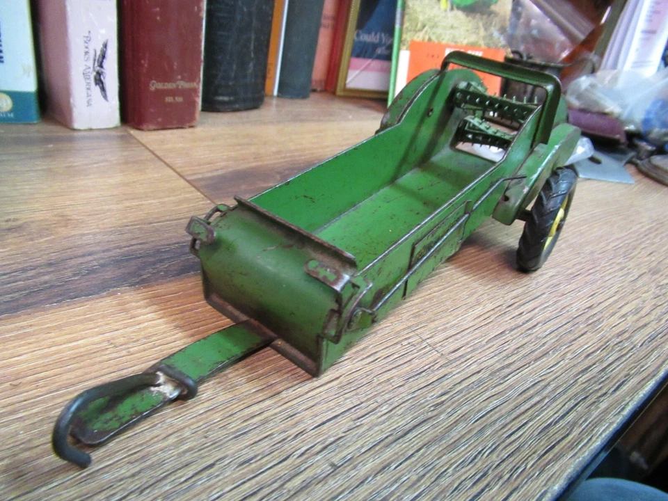 Esparcidor de estiércol de palanca larga juguete 1/16 juguete John Deere Ertl Eska años 50. 7261 Foto 2 de 4