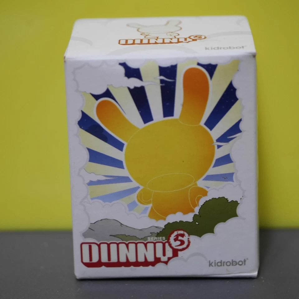 Kidrobot 3"Dunny 2008 Series 5 Stay Tru Toofly NYC Vinyl Figure MIB - Image 3 of 3