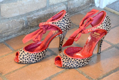 Moschino Cheap and Chic Spotted Pumps With Red Bow Lighty Used Size 37 Italy