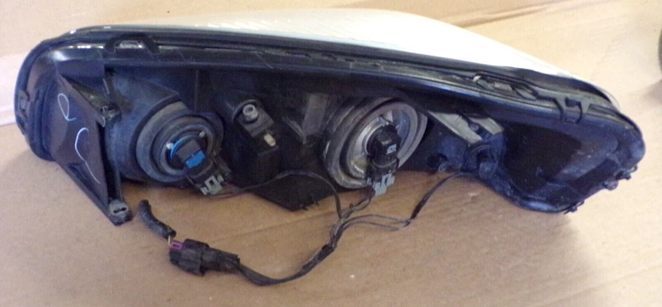 2005 saturn relay headlight ( passenger ) 2005-2007 uplander montana - Image 3 of 4