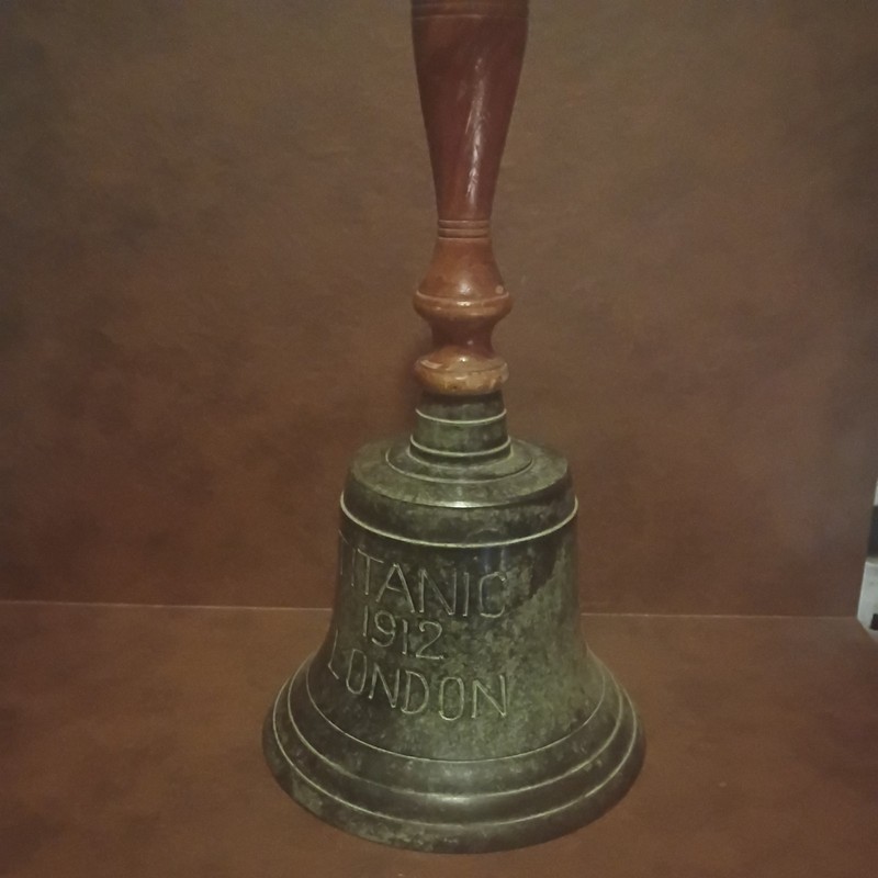 16" TITANIC 1912 LONDON REPRODUCTION BRASS HAND CALL BELL - w/ wood handle