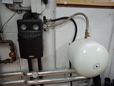 Thermi Vaillant VFK 990/1 Solar Inkl.Solarstation und neuem Ausdehungsgefäss