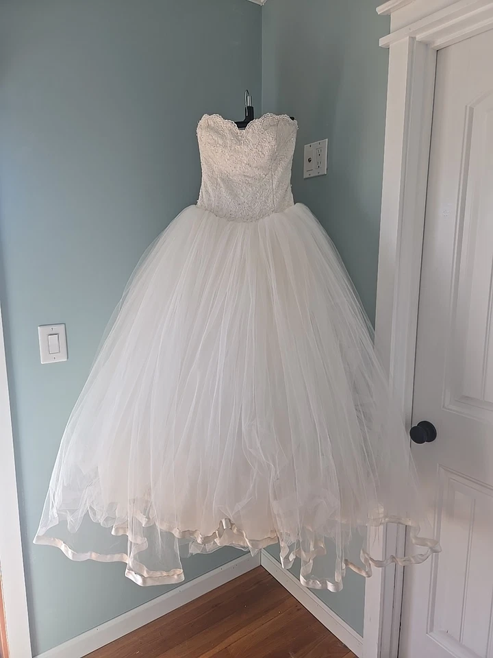 Hermoso vestido de novia hecho a medida talla 0-2 con top manga larga y velo Foto 2 de 4