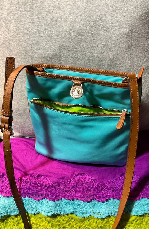 Bolso de hombro/bross Michael Kors verde azulado nailon cuero tostado ribete Kempton cremallera Foto 3 de 4