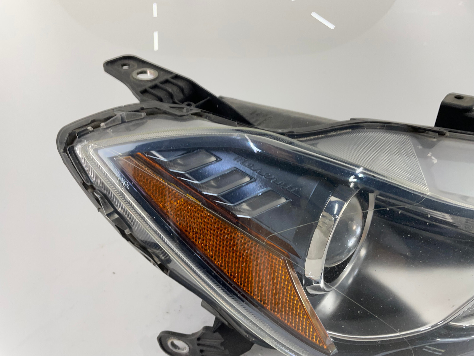 OEM | 2014 -- 2019 Maserati Ghibli HID Xenon LED Headlight (Right/Passenger)