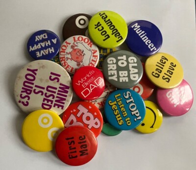 VINTAGE SAMMLERSTÜCK SPRUCH ALLGEMEINES INTERESSE NEUHEIT KOMÖDIE KINDER ANSTECKNADEL ABZEICHEN