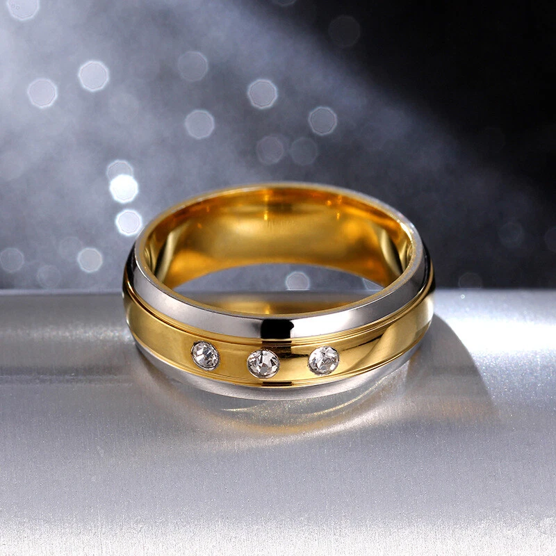 Anillo de compromiso enchapado en oro de 18 quilates con banda de circonita cúbica AAA para mujer de acero titanio de 6 mm talla 6-10 Foto 4 de 4