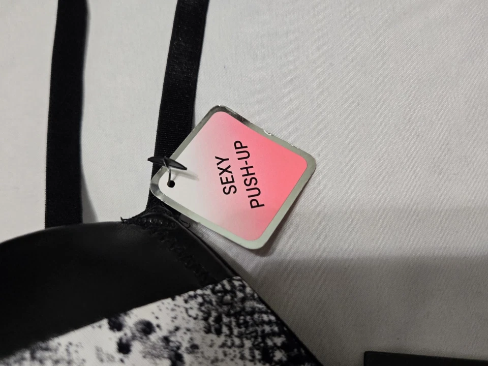 XOXO Sexy Sujetador Push Up Acolchado Negro Blanco Estampado de Reptiles Con Aros 34B ¡Nuevo! Foto 4 de 4