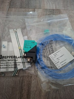 Pepperl+Fuchs  NCB20-L2-N0-V1 Inductive sensor mit der Halterung und dem Kabel