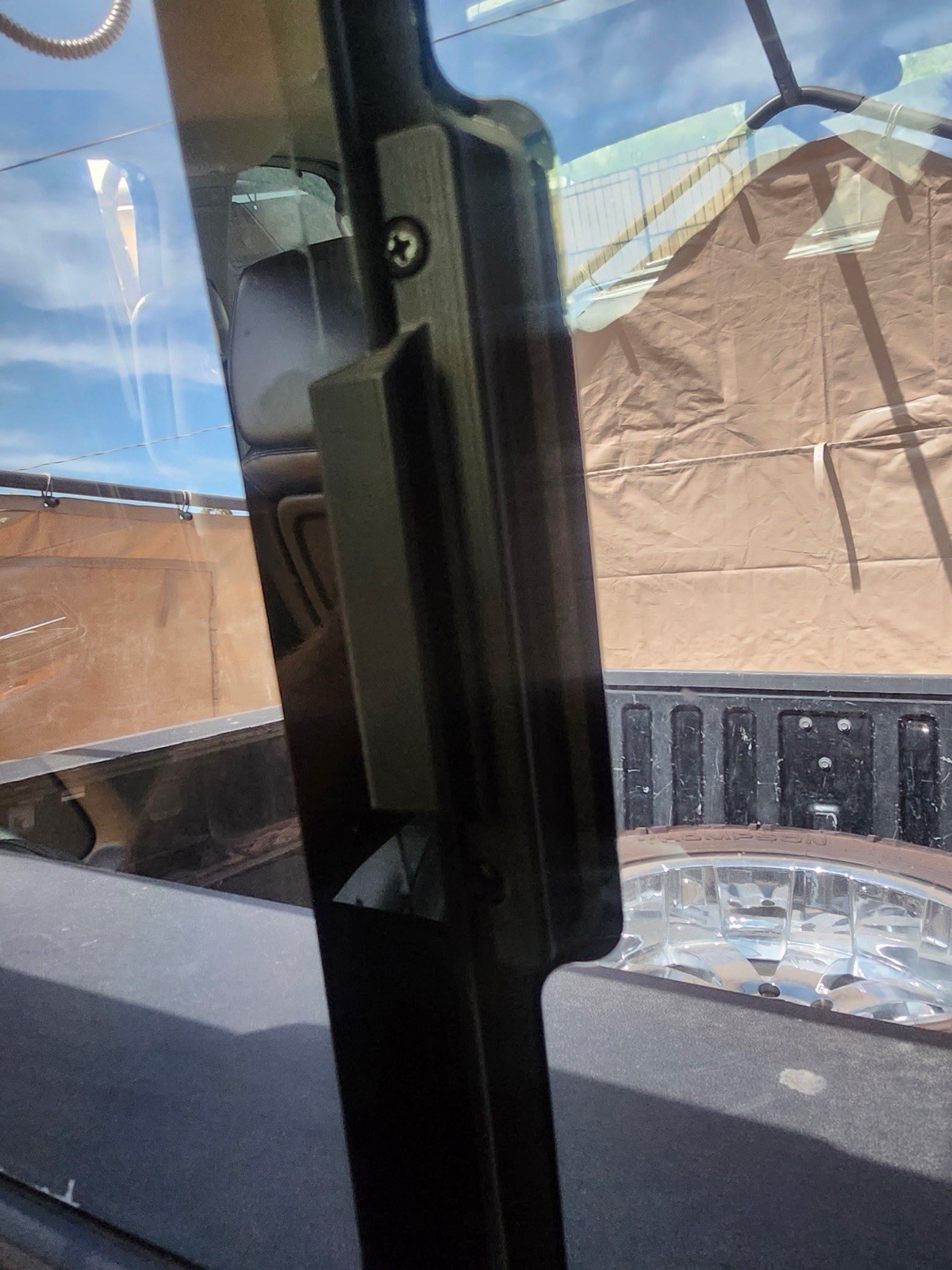 GM 25919182 Silverado Back Window Rear Latch Hook Clip Sliding Glass Reveal